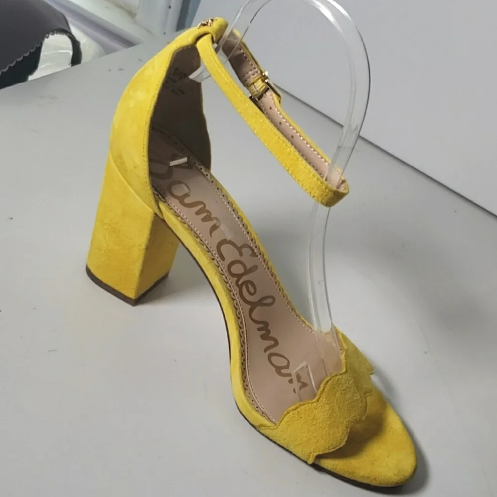 Sam Edelman Odila Sandal Suede Scallops Butter Yellow Ankle Strap Block Heel 7.5